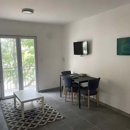 Bord D Etang Apartment *